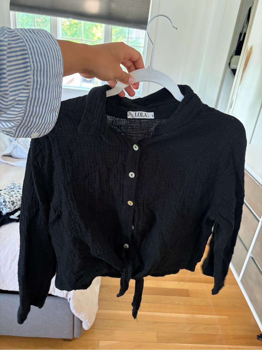 lola Black Button-Front Tie Hem Blouse